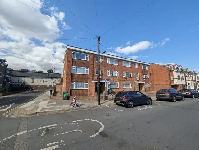Clive Road, photo 1