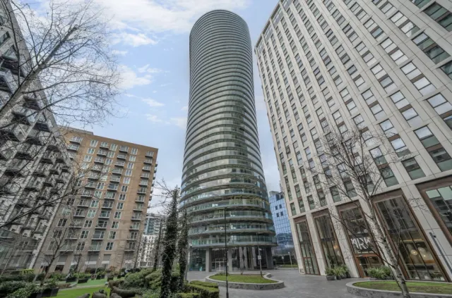 Crossharbour Plaza, Canary Wharf, E14, photo 1
