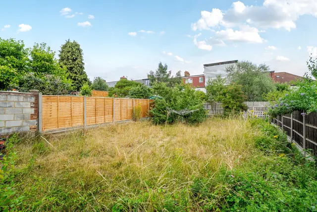 Photo 2 — Amyruth Road, SE4