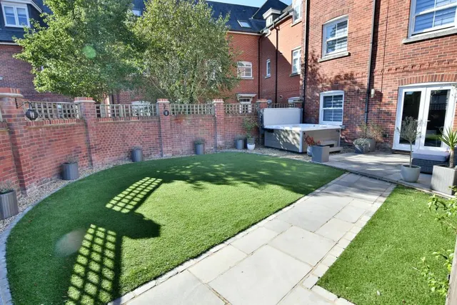 Griffin Close, Wimborne, BH21, photo 2