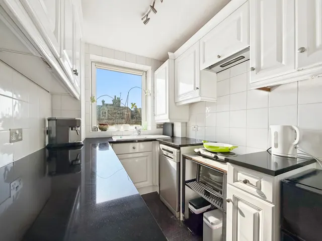 Grand Avenue, Hove, BN3, photo 3