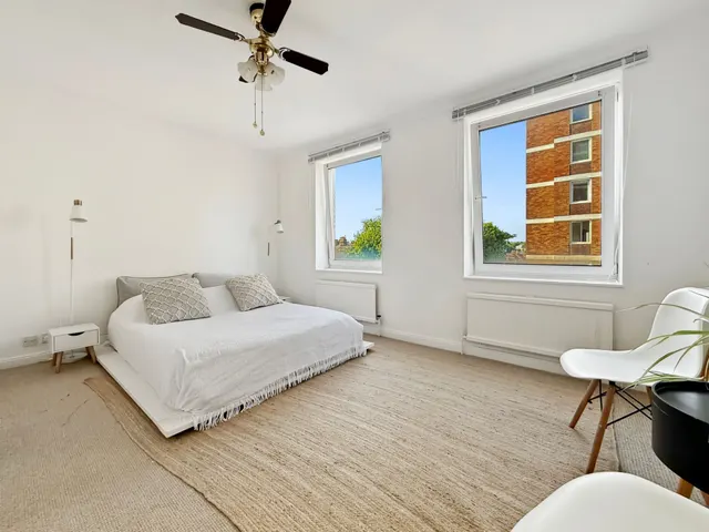 Grand Avenue, Hove, BN3, photo 2