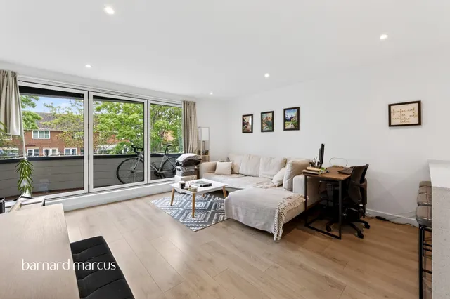 Hardwick Close, Epsom, KT19, photo 2