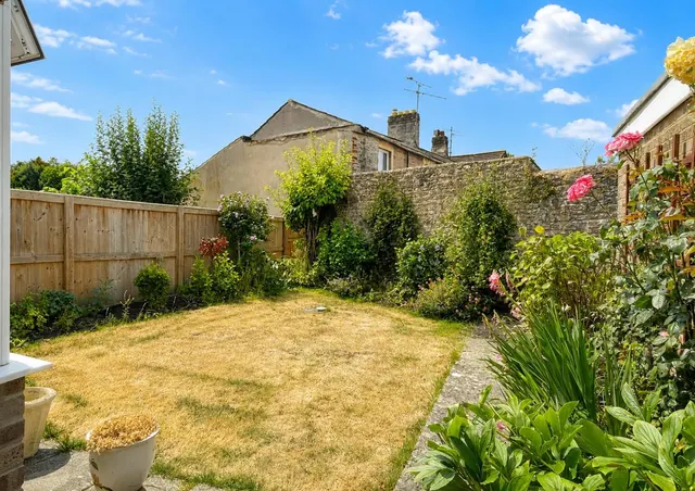 Photo 2 — Elliott Close, Frome BA11 2JL