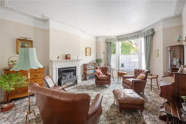Photo 2 — Elms Crescent, London, SW4