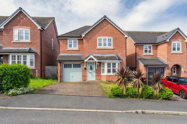 Gernant, Old Colwyn, Colwyn Bay, LL29 8UX, photo 1