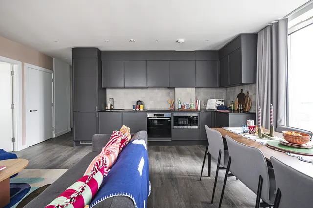 3 Sandhu Building, 89-91 Montfichet Road, London, photo 1