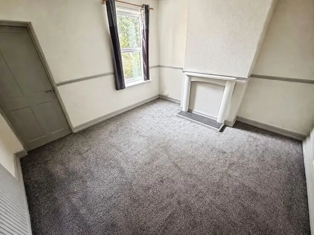 Green Lanes, Bilston, WV14, photo 2