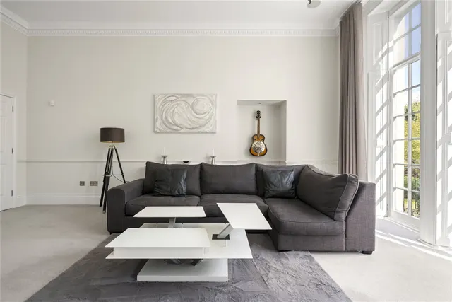 High Street, Esher, KT10, photo 3