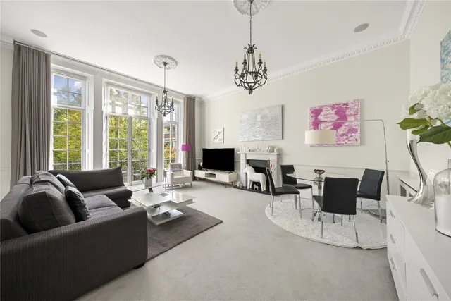 High Street, Esher, KT10, photo 2