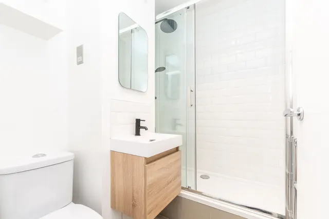 Photo 3 — 38 Shelburne Court, 3 Carlton Drive, London