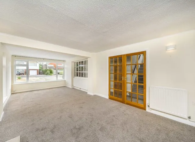 Elizabeth Gardens, Sunbury-On-Thames, TW16, photo 2