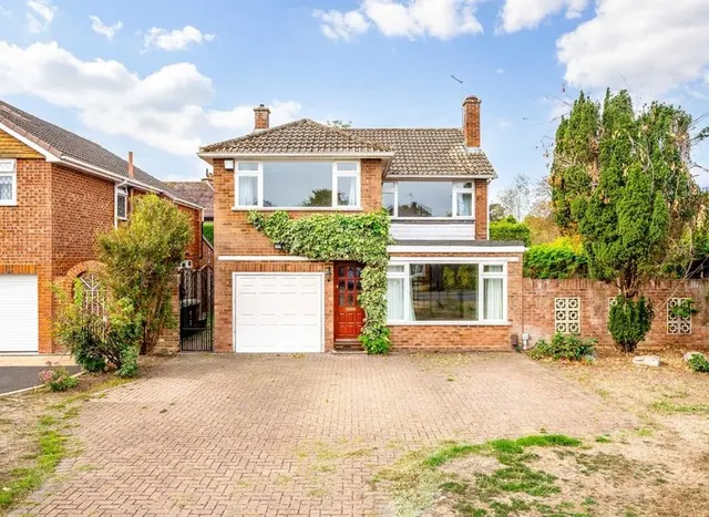 Elizabeth Gardens, Sunbury-On-Thames, TW16, photo 1