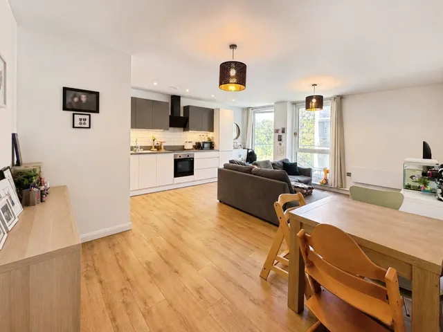 Farnborough Road, Farnborough, GU14, photo 2
