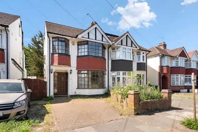 Eskdale Avenue, Northolt, UB5, photo 1