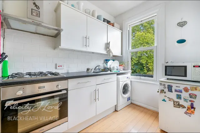 Lee High Road, London, SE12, photo 3