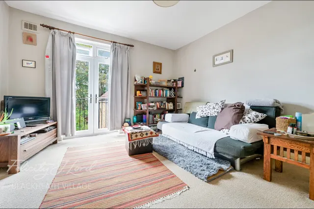 Lee High Road, London, SE12, photo 2