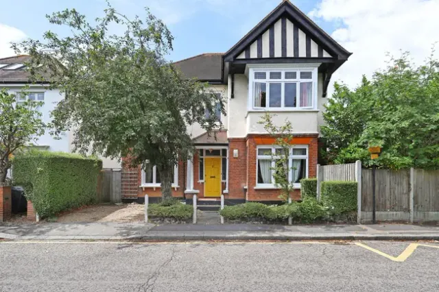 Glengall Road, Woodford Green, IG8
