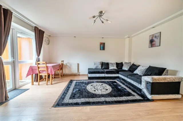 St. Andrews, Bracknell, RG12, photo 2
