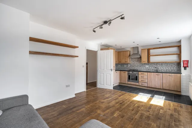 Coppetts Road, London, N10, photo 2