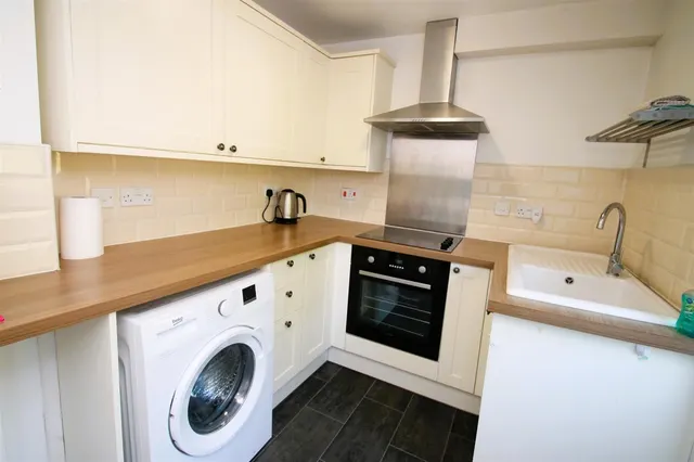 Stourbridge Road, Halesowen, photo 2