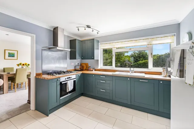 Lancaster Drive, East Grinstead, RH19, photo 2