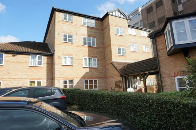 Regarth Avenue, Romford, RM1, photo 1