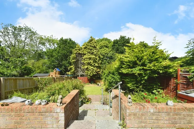 West View Crescent, Devizes, SN10, photo 2