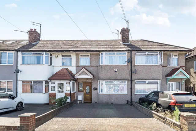 Thistledene Avenue, Harrow, HA2, photo 1