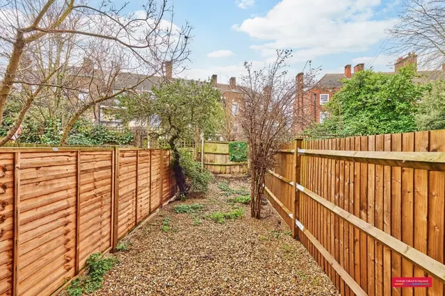 Photo 3 — Hailsham Avenue, Streatham Hill, London, SW2