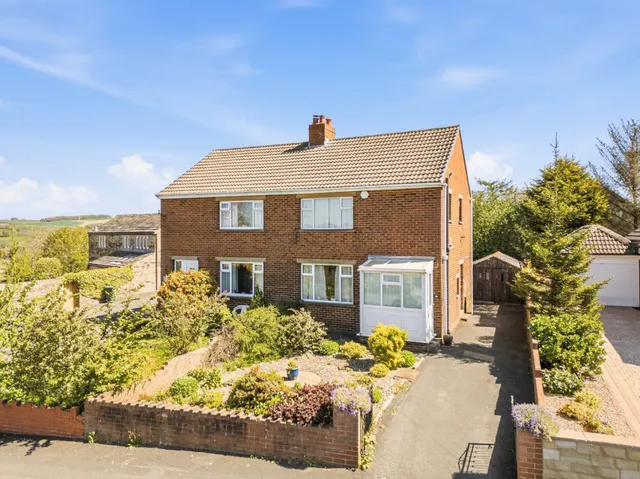 Turnshaws Avenue, Kirkburton, HD8, photo 1