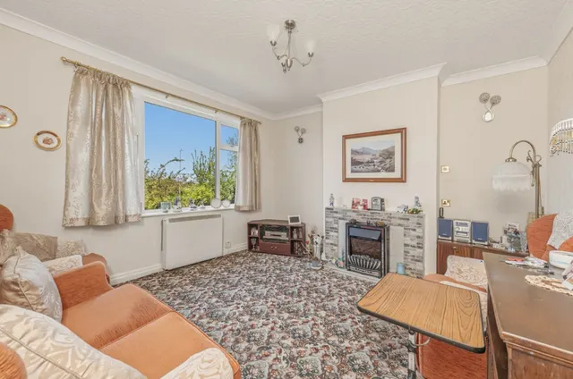 Turnshaws Avenue, Kirkburton, HD8, photo 2