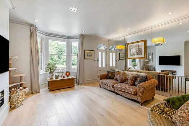 East Common, Harpenden, Hertfordshire, AL5 1BJ, photo 1
