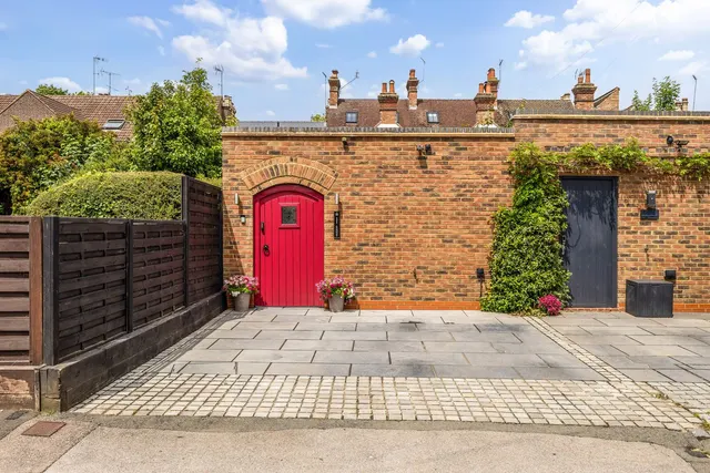 Photo 2 — East Common, Harpenden, Hertfordshire, AL5 1BJ