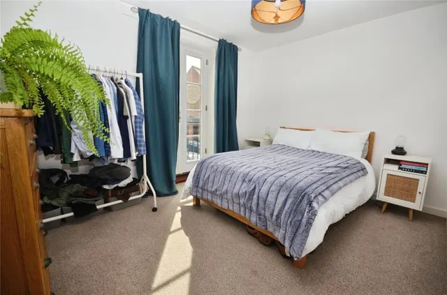 Hampden Square, Aylesbury, HP19, photo 3