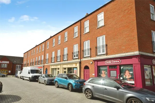 Hampden Square, Aylesbury, HP19, photo 1