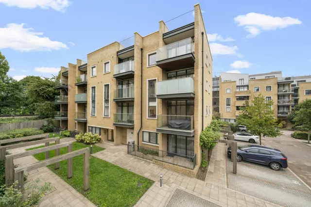 Frazer Nash Close, Isleworth, TW7, photo 1