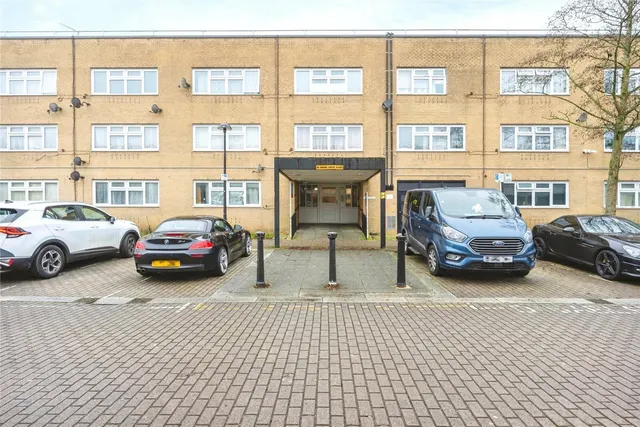 North Tenth Street, Milton Keynes, Buckinghamshire, MK9, photo 1
