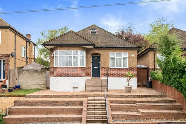 Highland Road, Northwood, HA6, photo 1