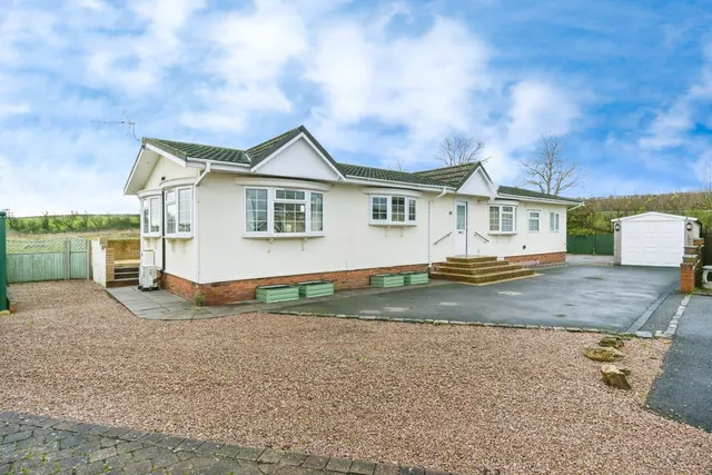 Bedford Road, Ravensden, Bedford, Bedfordshire, MK44, photo 1