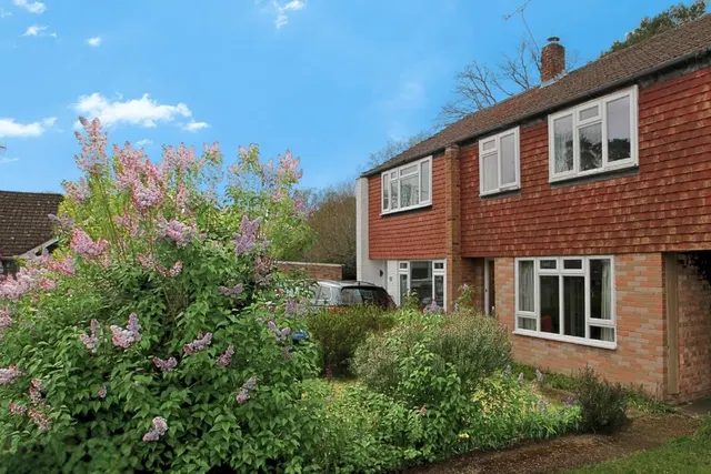 Connaught Crescent, Brookwood, GU24, photo 1