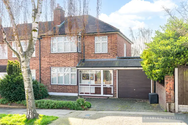 The Ridgeway, Romford, Essex, RM2 5BT, photo 1