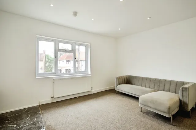 Photo 2 — Sterry Road, Dagenham, RM10