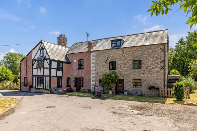 Bondend Road, Upton St. Leonards, Glo..., photo 1