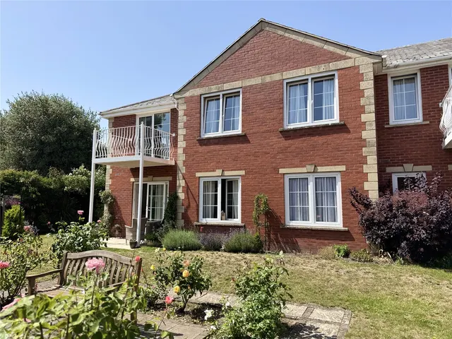 Hartford Court, Hartley Wintney, Hook, Hampshire, RG27 8PQ, photo 1