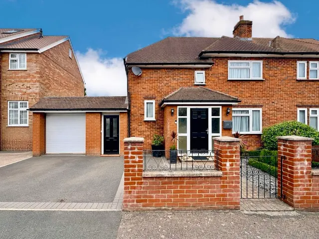 Ronald Road, Beaconsfield HP9 1AJ, photo 1