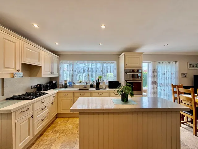 Photo 3 — Ronald Road, Beaconsfield HP9 1AJ