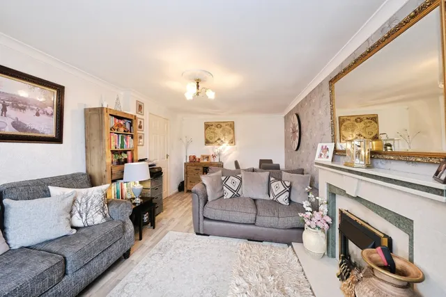 Photo 2 — Worcester Avenue, Mansfield Woodhouse, Mansfield, Nottinghamshire, NG19