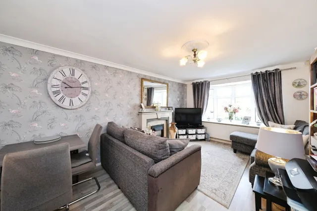 Photo 3 — Worcester Avenue, Mansfield Woodhouse, Mansfield, Nottinghamshire, NG19