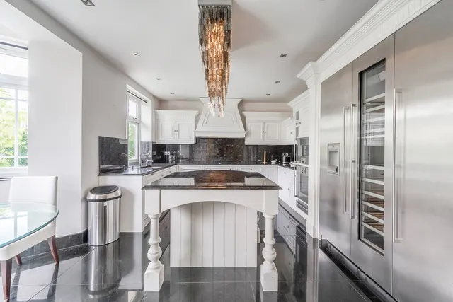 Photo 3 — 25 Palace Court, 250 Finchley Road, London